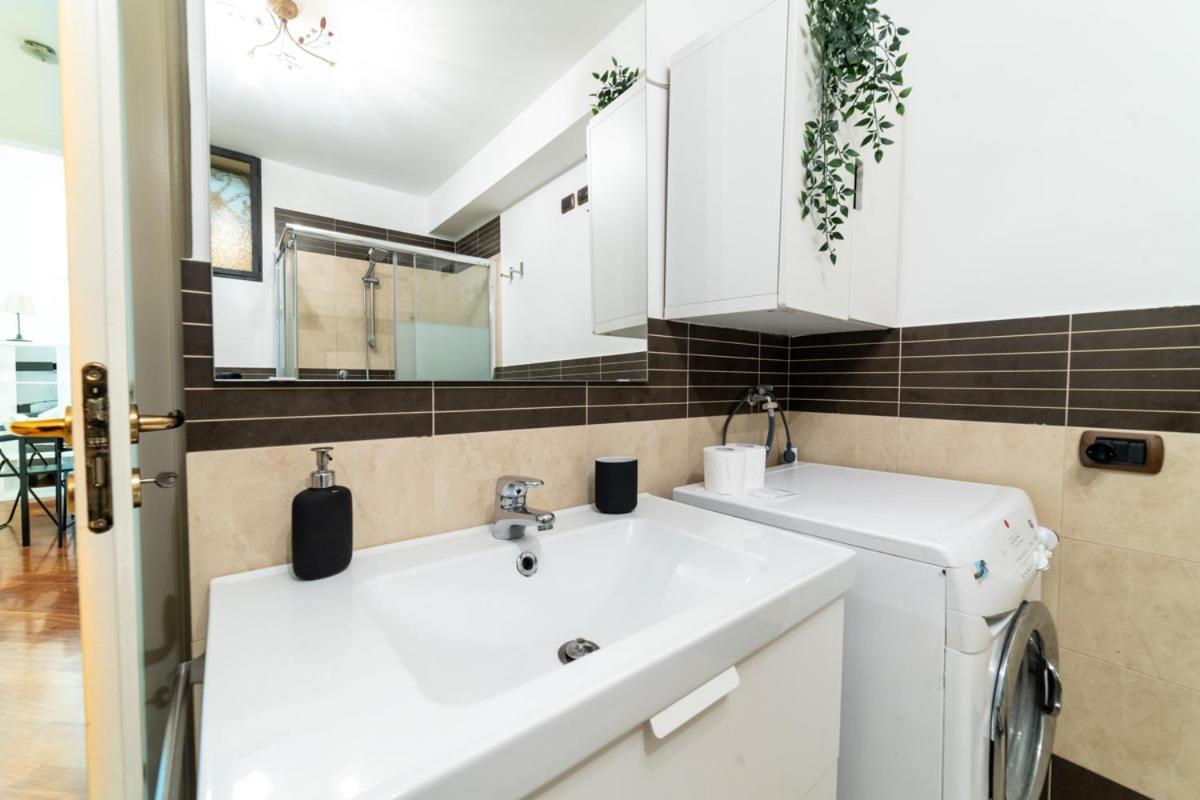 Via Atri 25 Apartment Napoli Bagian luar foto